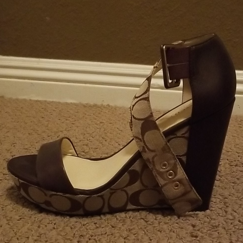 👌 sassy COACH Heels .. like NEW🧡